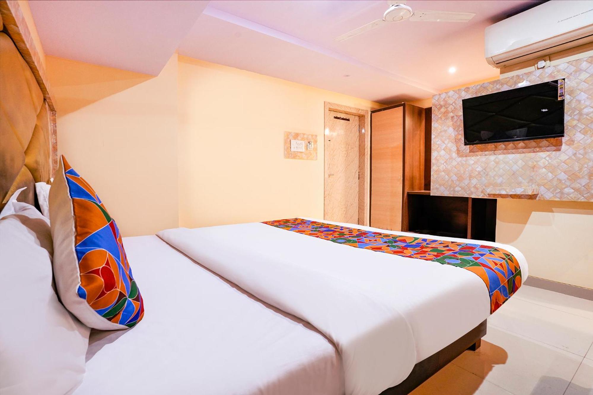 Fabhotel Everest Vashi Exterior photo