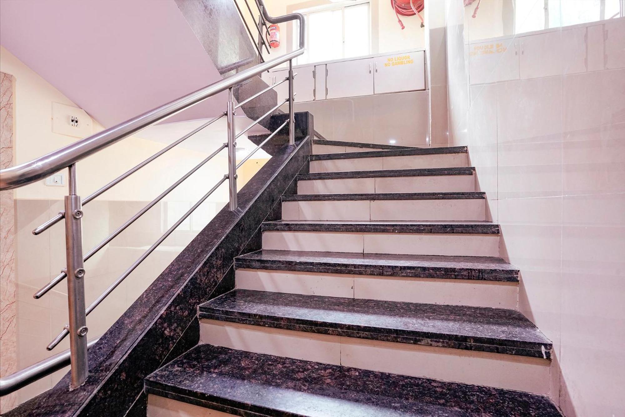 Fabhotel Everest Vashi Exterior photo